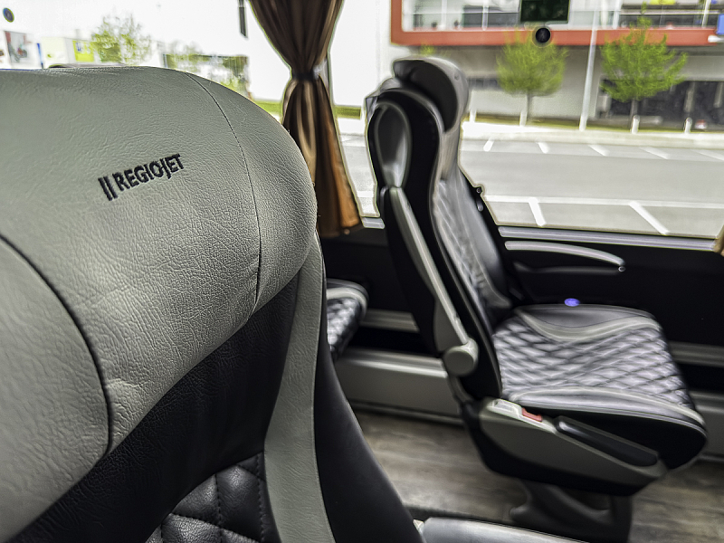 Autobus RegioJet s prémiovou třídou Fun&Relax+