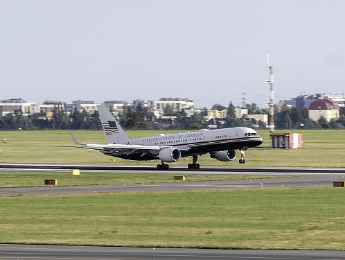 Do Prahy přiletěl americký vládní Boeing v nových barvách představených Donaldem Trumpem pro Air Force One